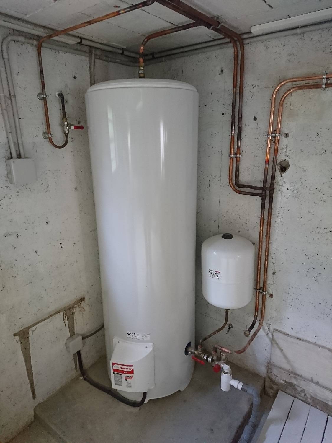 besoin de remplacer votre ballon d’eau chaude à avrainville ? profitez d’un service rapide, professionnel et performant pour l’installation et le changement de votre chauffe-eau. contactez nos experts à avrainville !