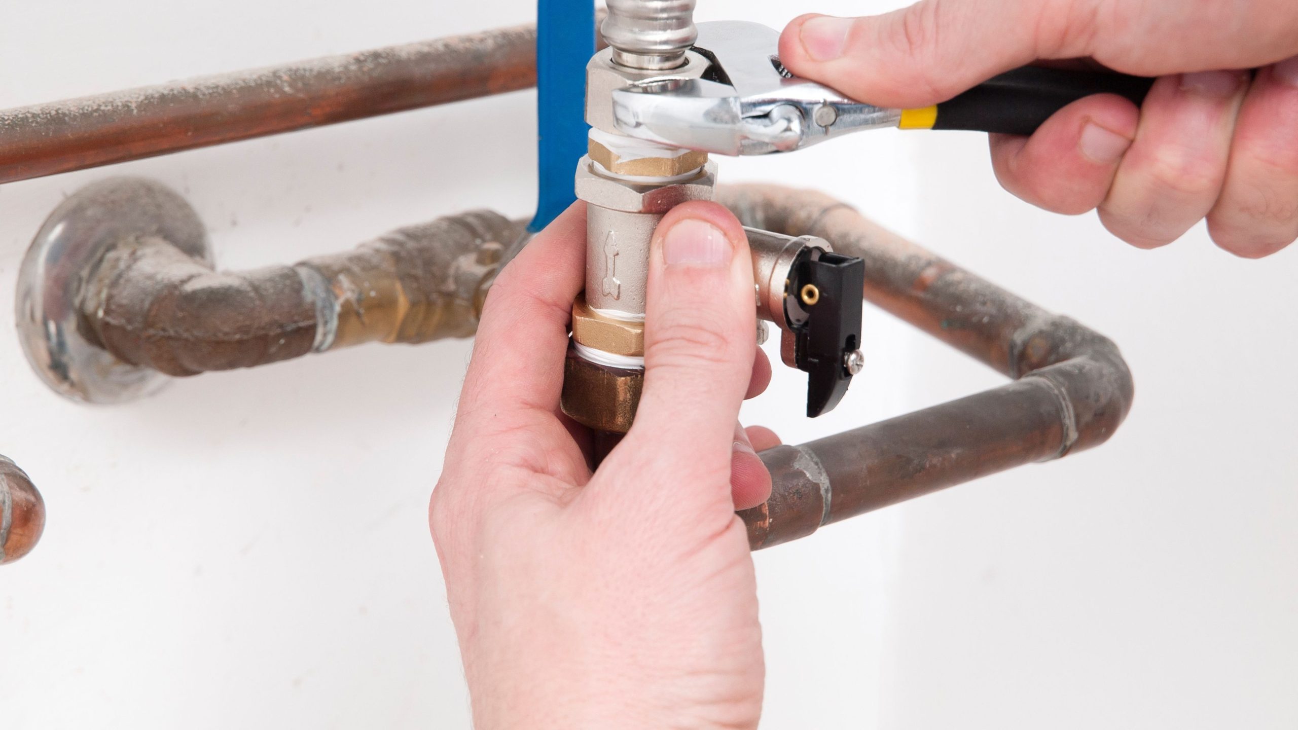 changer-ballon-deau-a-cerny-1-scaled Changer son ballon d’eau à Cerny (91590) : Guide et conseils pour une installation sans souci