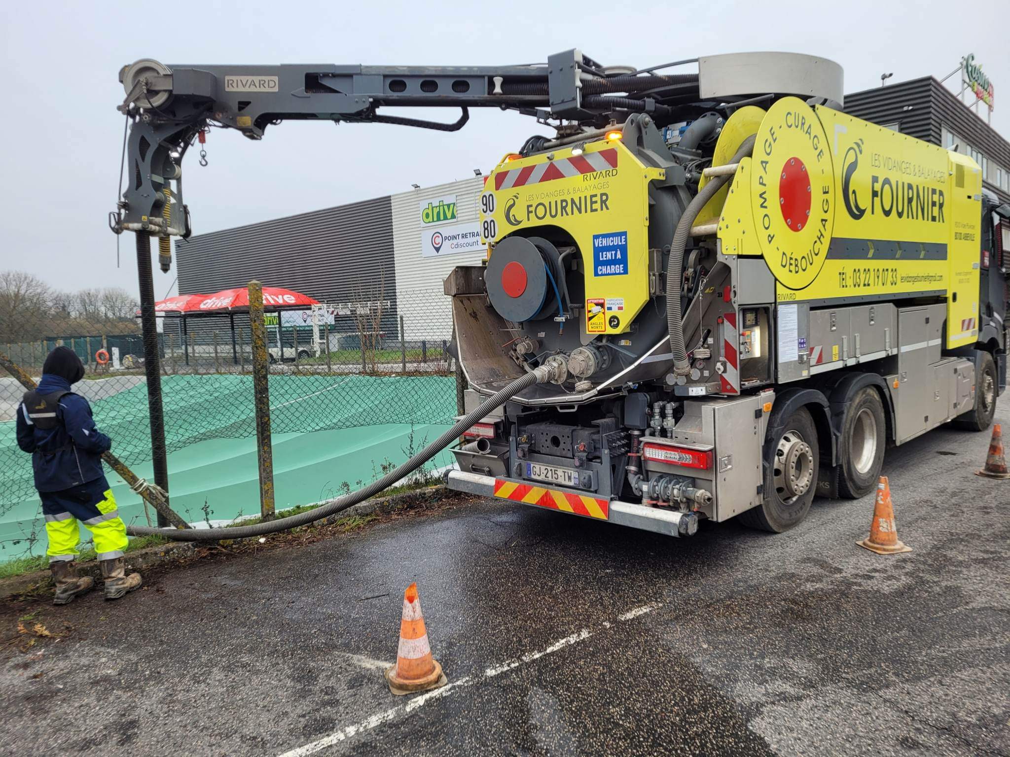 contactez notre service de débouchage wc à abbeville pour une intervention rapide, efficace et professionnelle. disponible 7j/7, devis gratuit et déplacement rapide pour régler tous vos problèmes de toilettes bouchées.