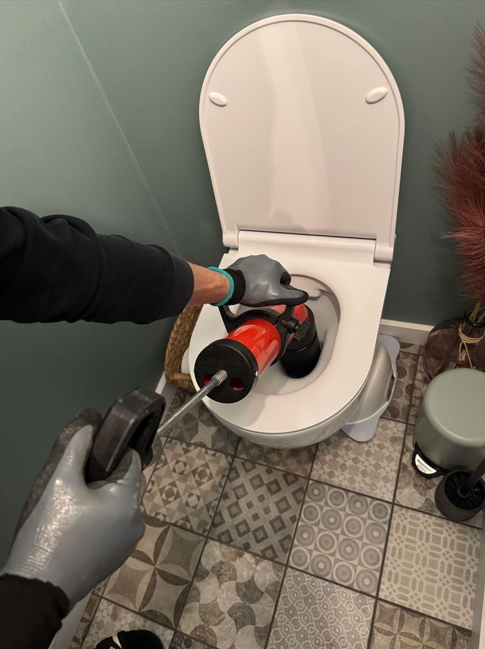 debouchage-wc-guillerval-4 Dégorgement WC à Guillerval (91690) : solutions rapides pour un débouchage efficace