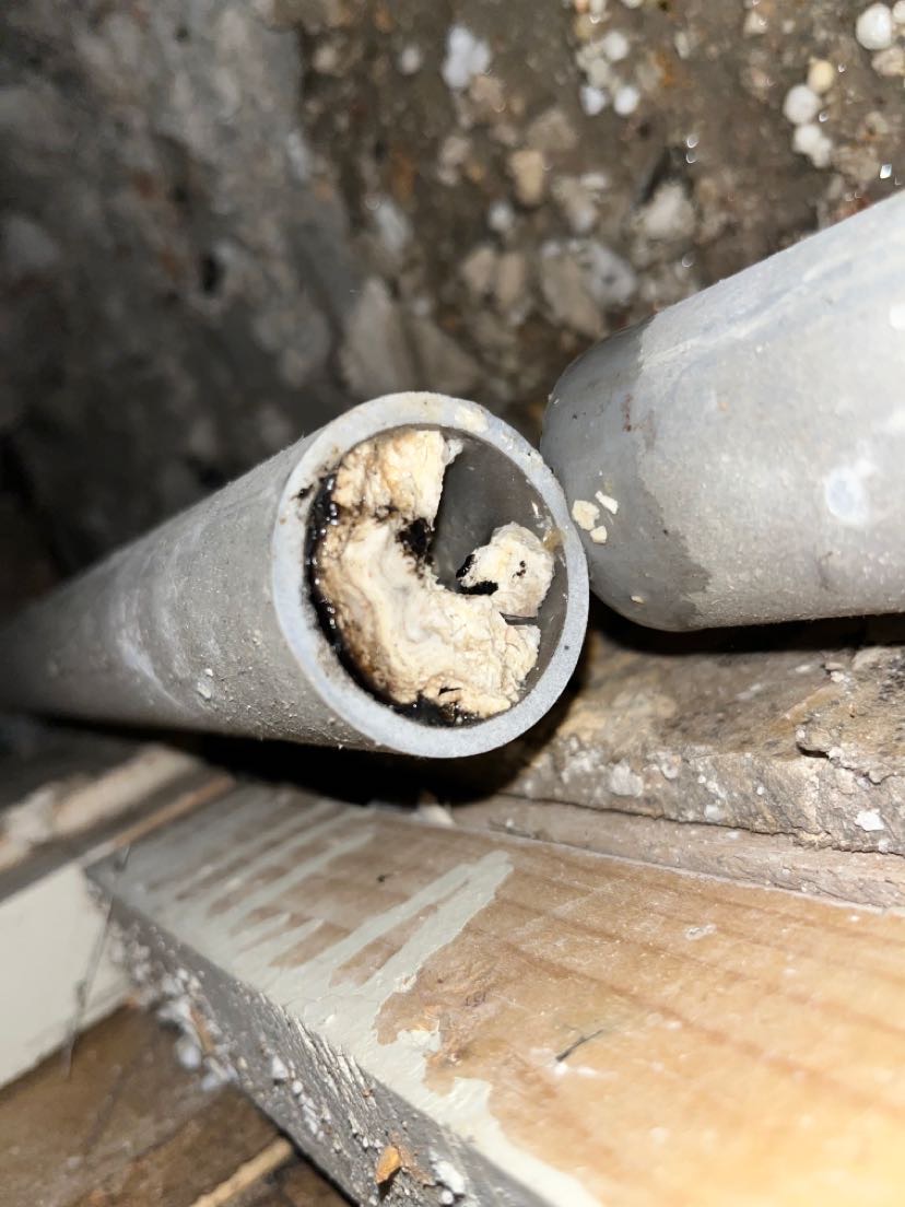 besoin d’un dégorgement de canalisation à évry ? intervention rapide pour déboucher vos canalisations bouchées, wc, éviers et tuyaux. service professionnel, devis gratuit et déplacement rapide à évry et alentours.