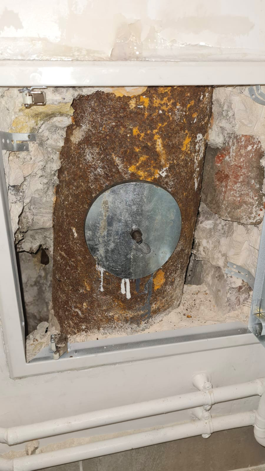 entretien-depannage-colonne-paris-75008-1 Colonne d’évacuation à Paris 75008 : tout savoir sur l’entretien et le dépannage