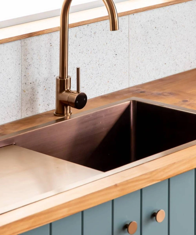 découvrez notre sélection d'éviers en cuivre, alliant élégance, durabilité et style vintage. parfait pour une cuisine unique et chaleureuse. livraison rapide !