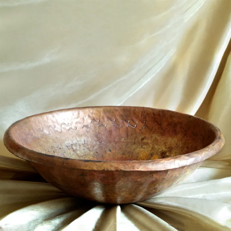 découvrez notre sélection de lavabos en cuivre, alliant élégance et robustesse pour sublimer votre salle de bain. design unique, facile d'entretien et fabrication artisanale de qualité.