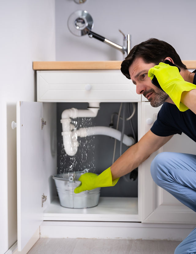 besoin d'un plombier en urgence à paris ? intervention rapide 24/7 pour tous dépannages de fuite, débouchage ou réparation de plomberie. devis gratuit et déplacement express.