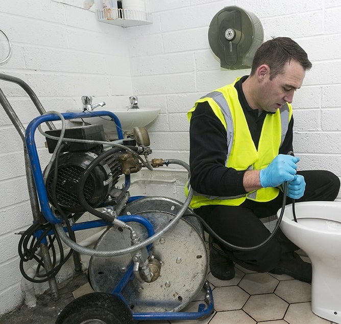 debouchage-wc-ormesson-1 Dégorgement wc à Ormesson-sur-Marne : solution rapide pour des toilettes débouchées sans stress